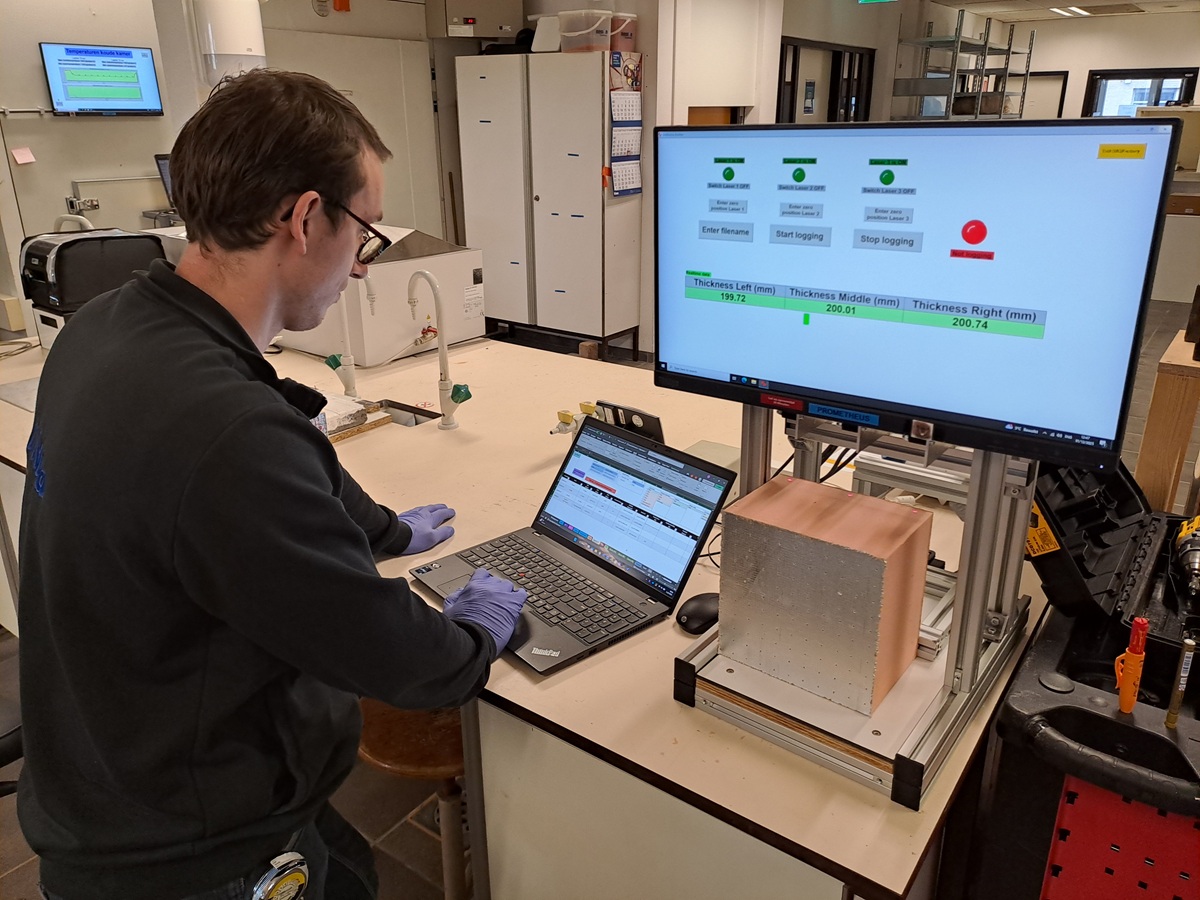 Bepaling van de dimensionele stabiliteit volgens de EN 1604 door Kiwa BDA Testing