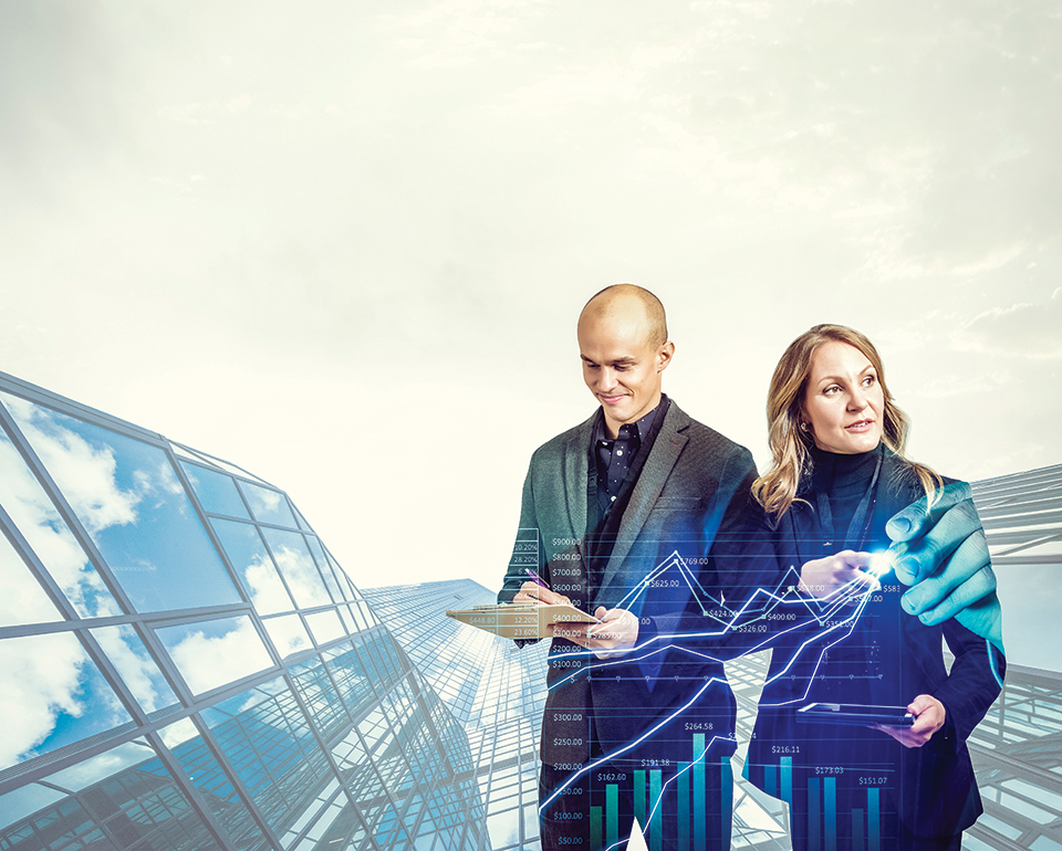 Kiwan kaksi työntekijää suorittaa arviointia.